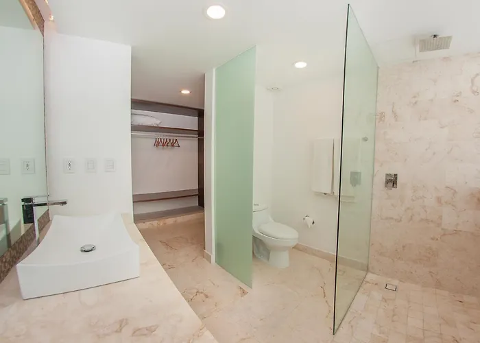 Aparthotel Apartamento A-Nah Downtown 4*